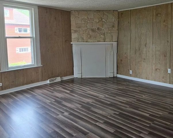 766 Lathrop St, New Castle, PA 16101