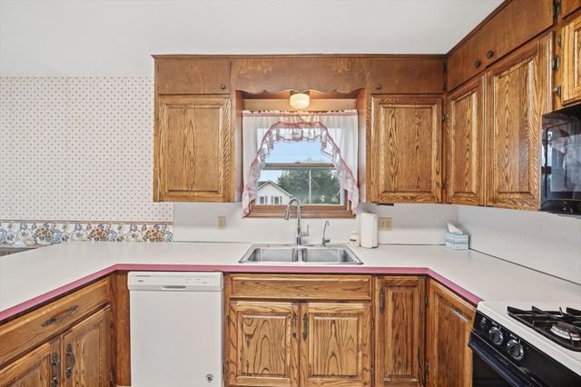 22577 WESTON Avenue, Underwood, IA 51576