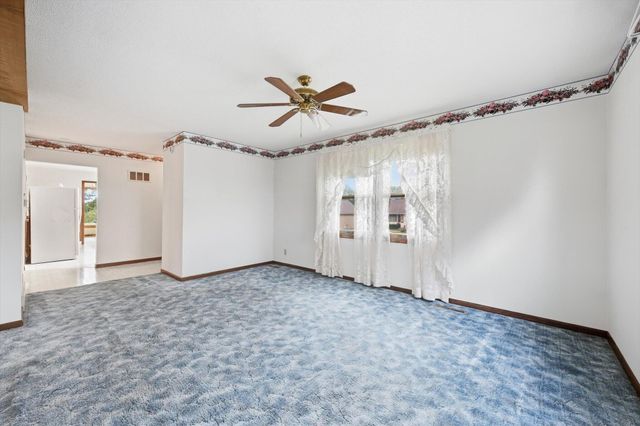 22577 WESTON Avenue, Underwood, IA 51576