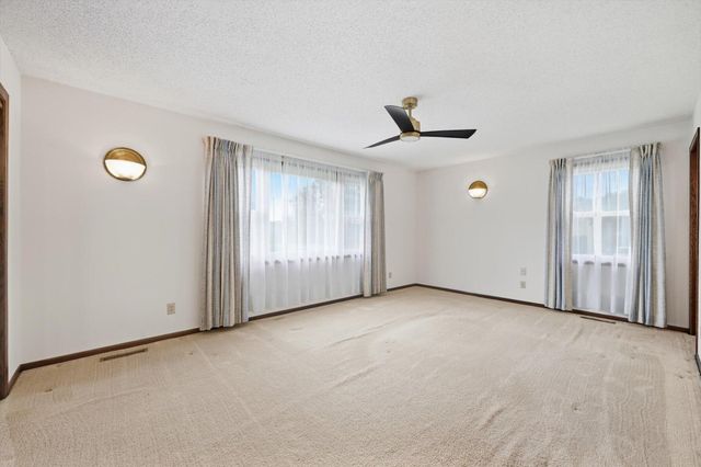 22577 WESTON Avenue, Underwood, IA 51576