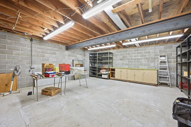 22577 WESTON Avenue, Underwood, IA 51576