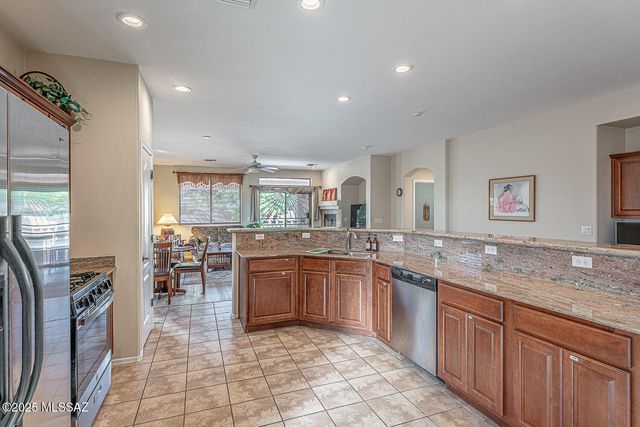 2980 S Royal Aberdeen Loop, Green Valley, AZ 85614