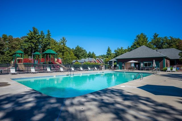 14 Whispering Pines Rd 14, Westford, MA 01886