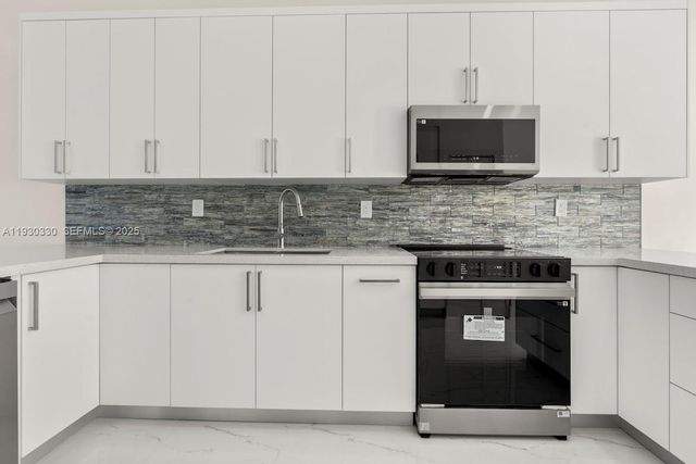 2737 W 55th Pl, Hialeah, FL 33016