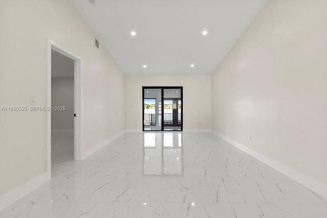 2737 W 55th Pl, Hialeah, FL 33016