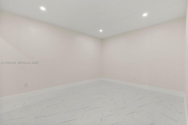 2737 W 55th Pl, Hialeah, FL 33016