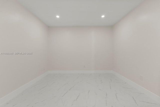 2737 W 55th Pl, Hialeah, FL 33016