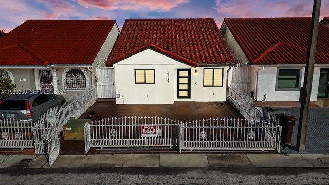 2737 W 55th Pl, Hialeah, FL 33016