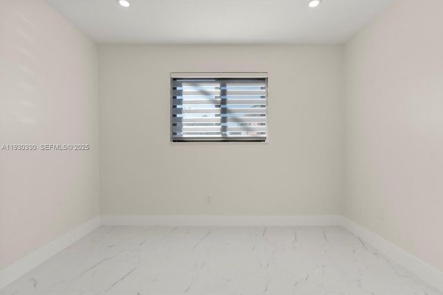 2737 W 55th Pl, Hialeah, FL 33016