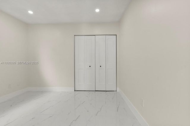 2737 W 55th Pl, Hialeah, FL 33016