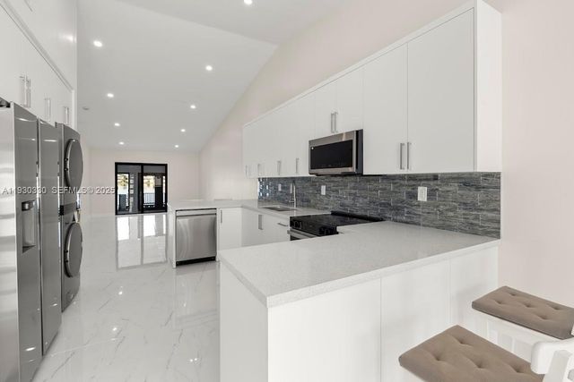 2737 W 55th Pl, Hialeah, FL 33016