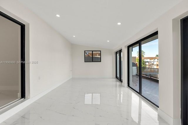 2737 W 55th Pl, Hialeah, FL 33016