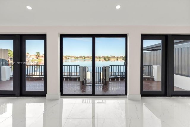 2737 W 55th Pl, Hialeah, FL 33016