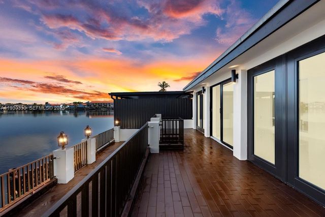 2737 W 55th Pl, Hialeah, FL 33016