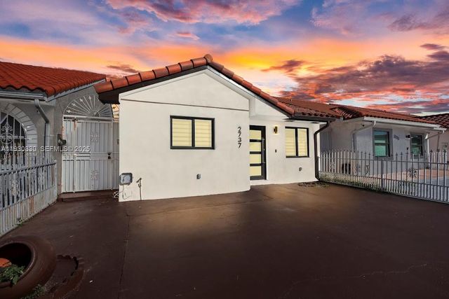 2737 W 55th Pl, Hialeah, FL 33016