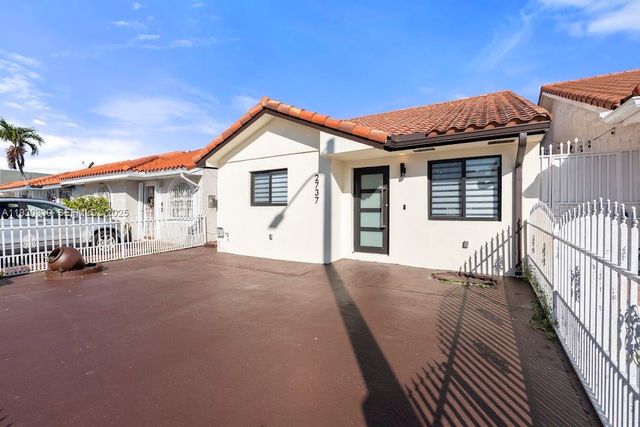 2737 W 55th Pl, Hialeah, FL 33016