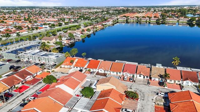 2737 W 55th Pl, Hialeah, FL 33016