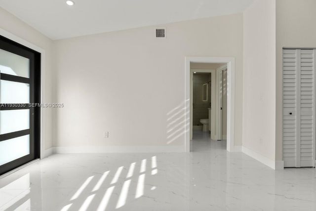 2737 W 55th Pl, Hialeah, FL 33016