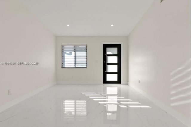 2737 W 55th Pl, Hialeah, FL 33016