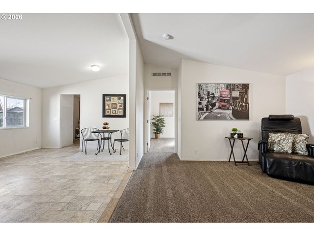 1699 N TERRY St 320, Eugene, OR 97402