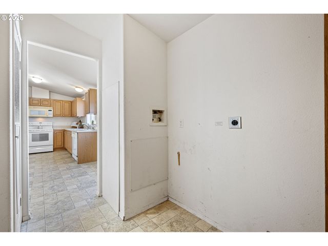 1699 N TERRY St 320, Eugene, OR 97402