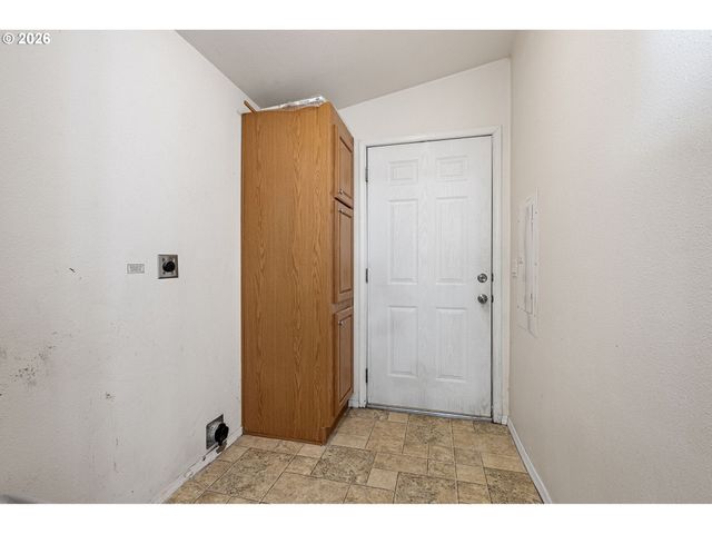 1699 N TERRY St 320, Eugene, OR 97402