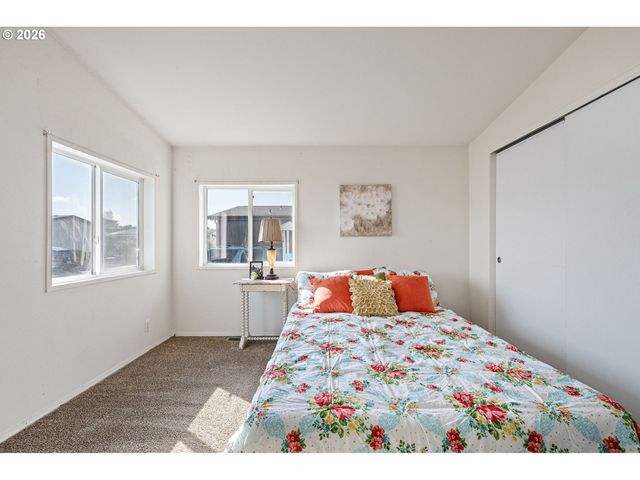 1699 N TERRY St 320, Eugene, OR 97402