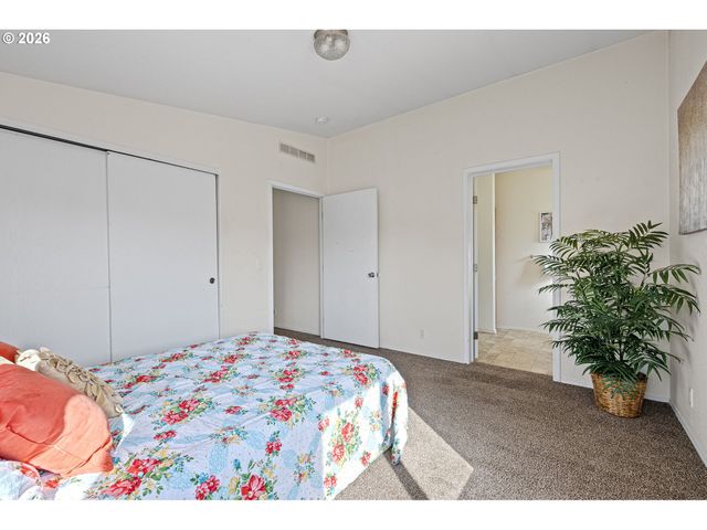 1699 N TERRY St 320, Eugene, OR 97402