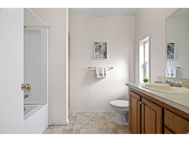 1699 N TERRY St 320, Eugene, OR 97402