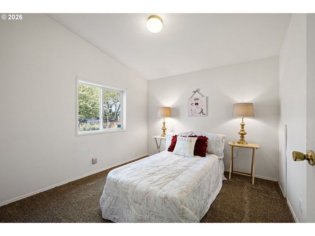 1699 N TERRY St 320, Eugene, OR 97402