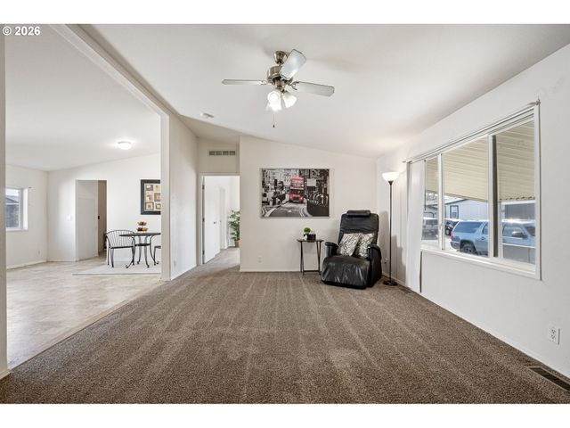 1699 N TERRY St 320, Eugene, OR 97402