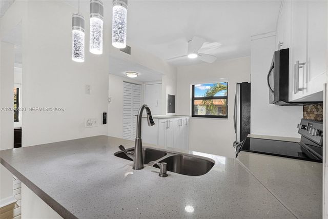7142 Golf Colony Ct 206, Lake Worth, FL 33467
