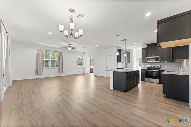 1130 Twin Deer Lane, Canyon Lake, TX 78133