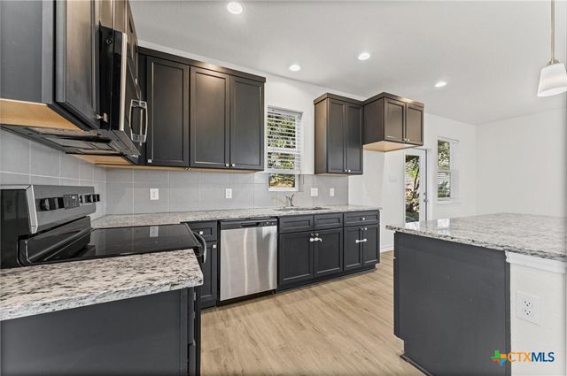1130 Twin Deer Lane, Canyon Lake, TX 78133