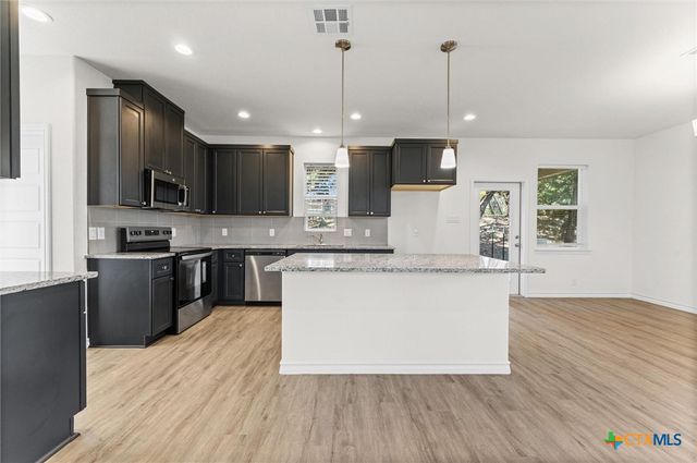 1130 Twin Deer Lane, Canyon Lake, TX 78133