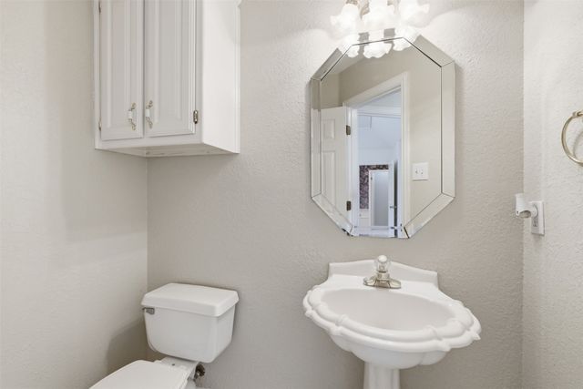 2302 Whisperton Drive, Arlington, TX 76016