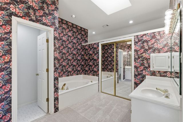 2302 Whisperton Drive, Arlington, TX 76016