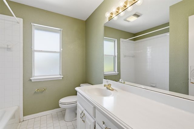 2302 Whisperton Drive, Arlington, TX 76016