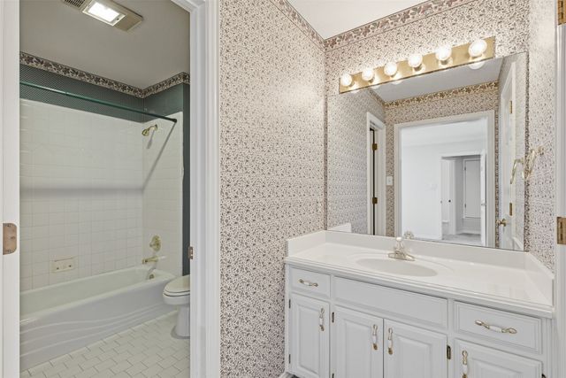 2302 Whisperton Drive, Arlington, TX 76016