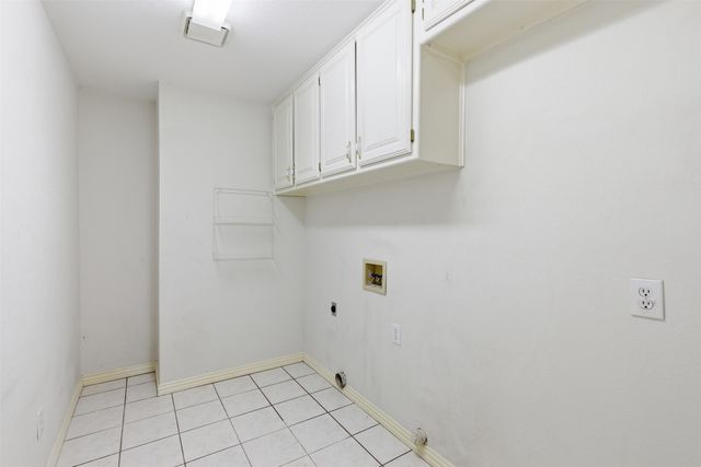 2302 Whisperton Drive, Arlington, TX 76016