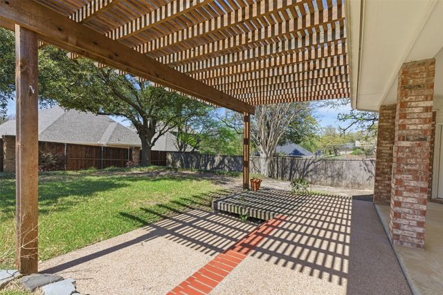 2302 Whisperton Drive, Arlington, TX 76016