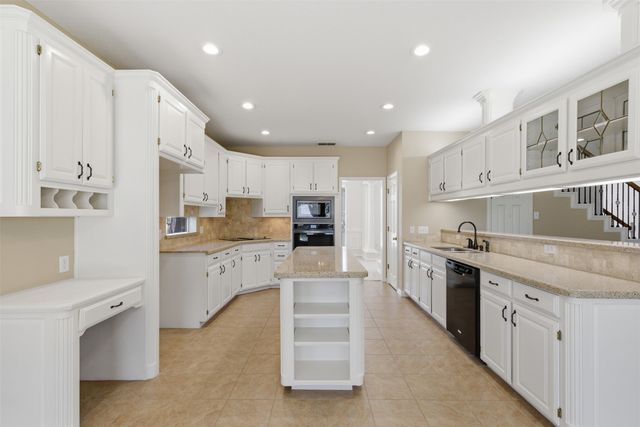 2302 Whisperton Drive, Arlington, TX 76016