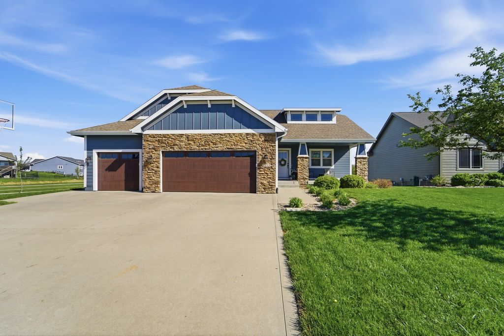 1017 NW 3rd Court, Grimes, IA 50111