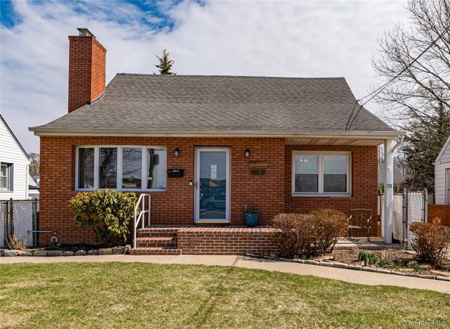 1595 Washington Avenue, Seaford, NY 11783