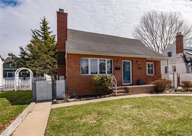 1595 Washington Avenue, Seaford, NY 11783