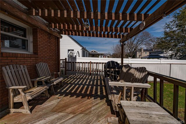 1595 Washington Avenue, Seaford, NY 11783