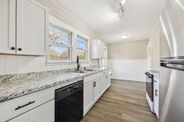 5106 Queen Avenue N, Minneapolis, MN 55430