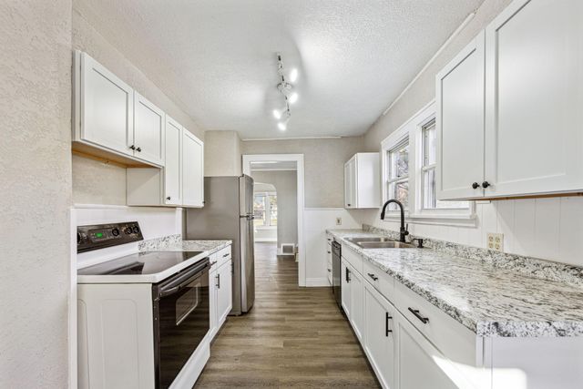 5106 Queen Avenue N, Minneapolis, MN 55430