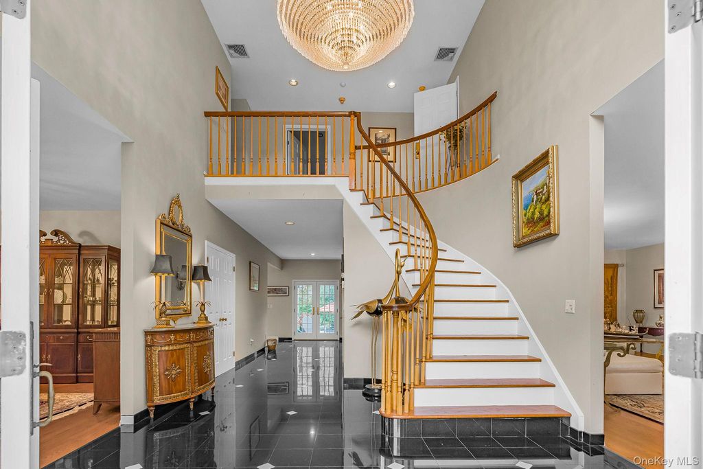 4 Ariana Court, Oyster Bay, NY 11771 — photo 4