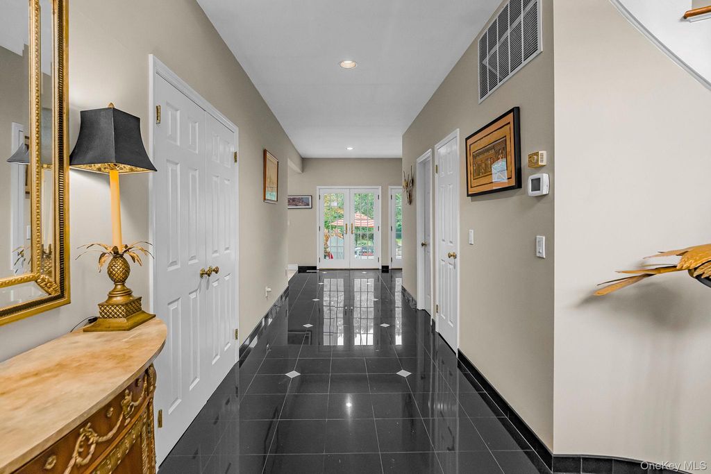 4 Ariana Court, Oyster Bay, NY 11771 — photo 5